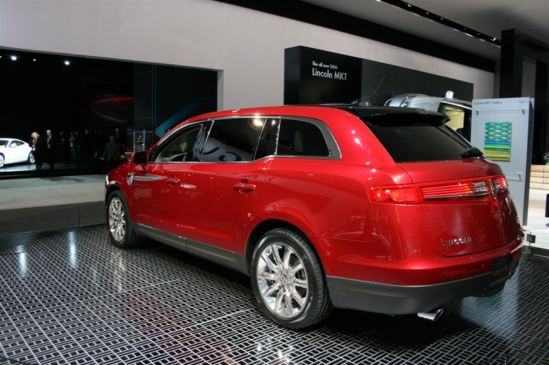 Illustration for article titled 2010 Lincoln MKT: Crossover For The Super-Segmented Masses